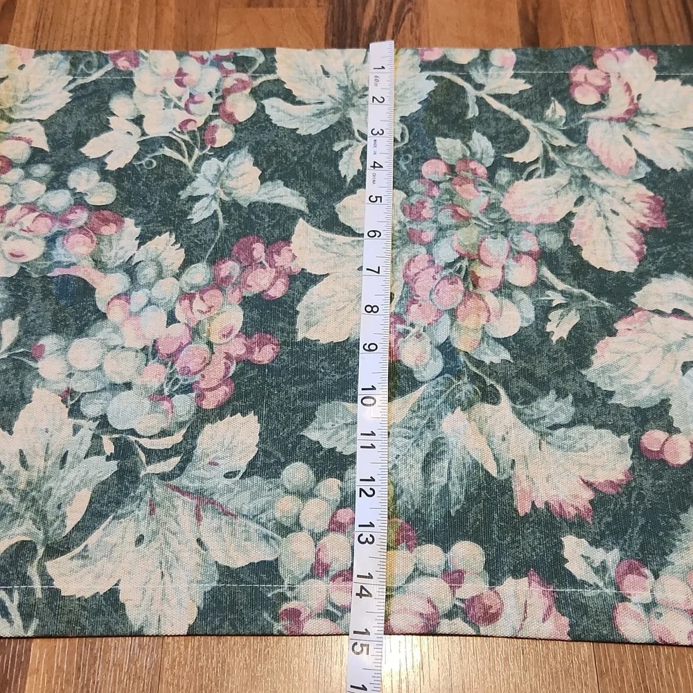 William Sonoma Table Runner Green Grapes Made in Italy 14x90